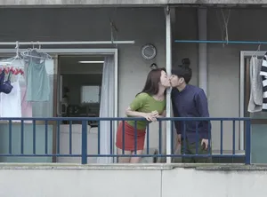 Tiếng rên của chị cạnh bên gần nhà và cậu thanh niên được lái máy bay