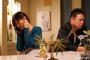 Gã chồng yếu, cô vợ tìm đến bạn gái củ