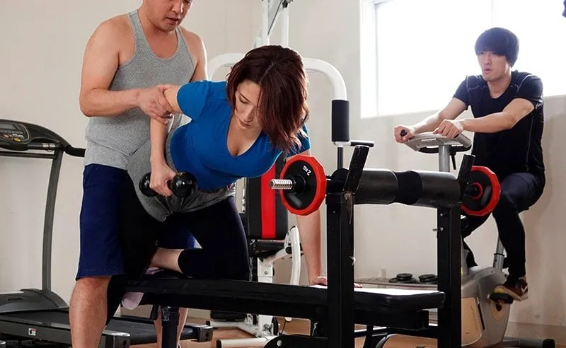 Người chồng phát hiện vợ vụng trộm với huấn luyện viên thể hình