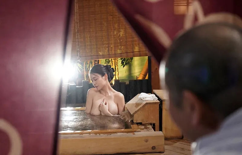 Vợ sắp cưới của con trai bị bố chồng yêu nhìn trộm khi đang tắm rồi làm tình đến mang thai