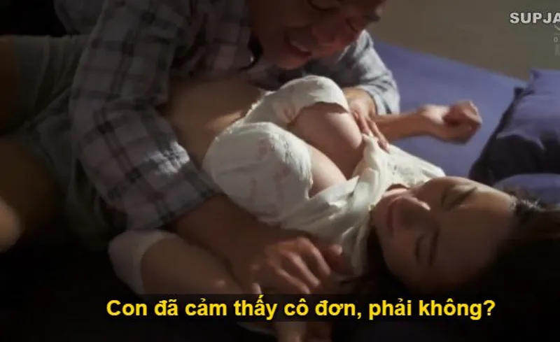 Nhìn con trai mải miết lao vào công việc khiến người yêu của nó cô quạnh, ông bố chồng liều lĩnh đè bẹp con dâu ra.